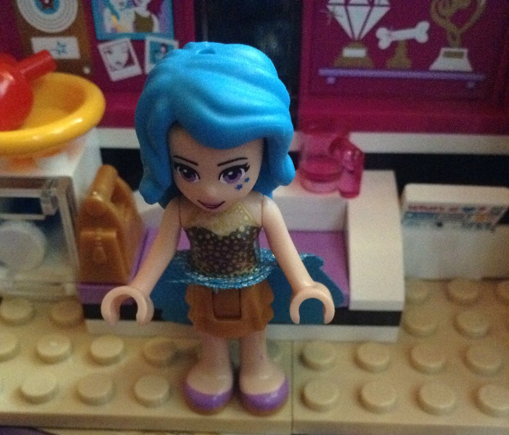 LivitheSinger's tweet photo. Blue day today for me at Lego friends city Los Angeles 🦄💁🏼💙 https://t.co/QZV12Nu4WE