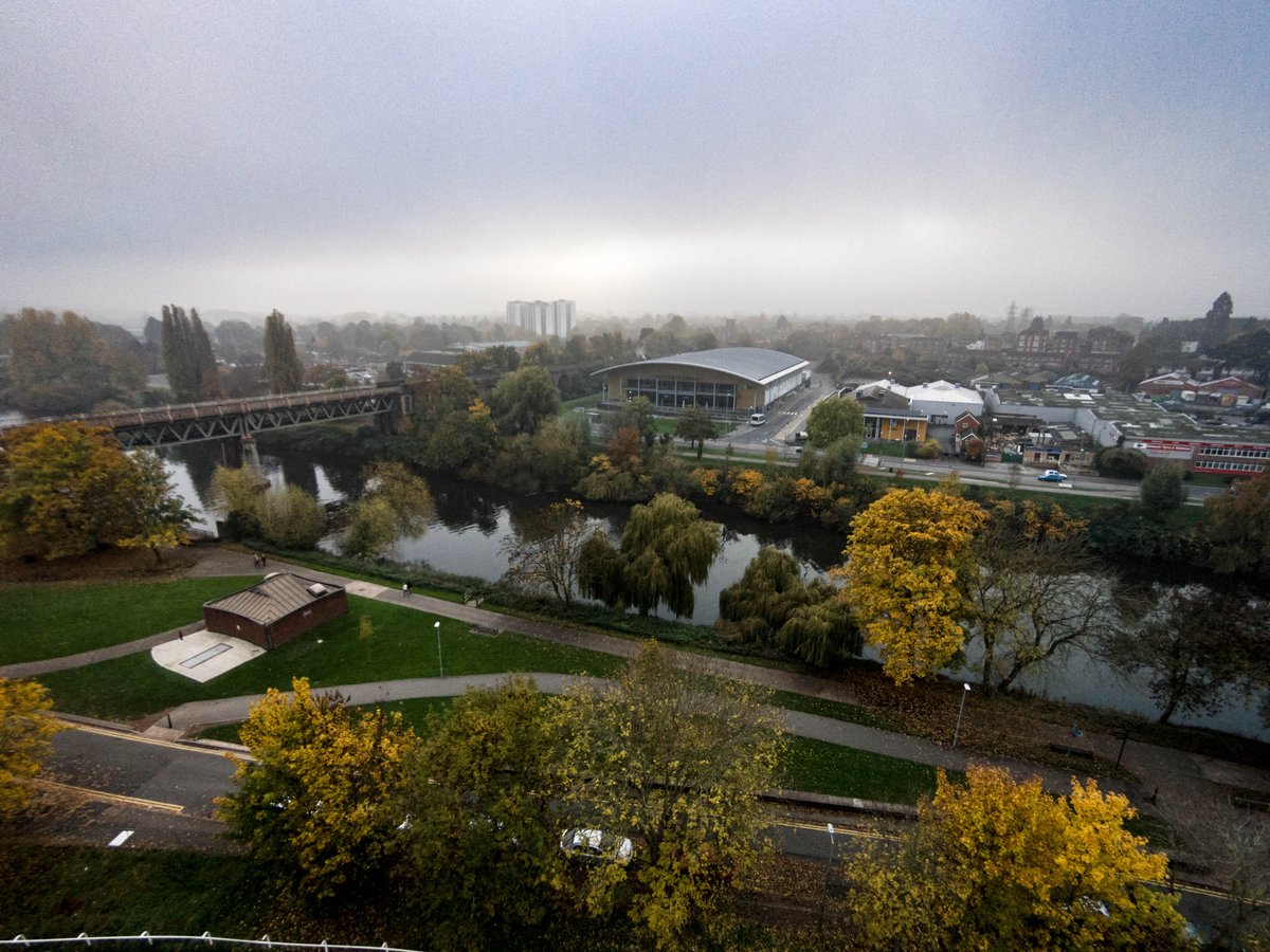 VideosSky's tweet image. What a misty day, still able to fly. @worcester_uni @universityarena from the air.