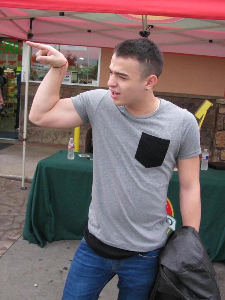 HmGerardo's tweet photo. Para donde está el baño? https://t.co/EZLOhqYXUj