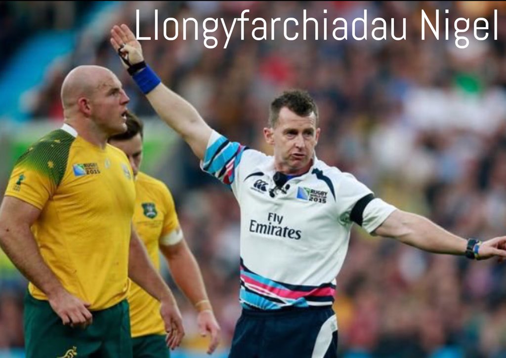 Cymraeg's tweet photo. Llongyfarchiadau @Nigelrefowens  Reff y flwyddyn #CRB2015 #WorldRugbyAwards ❤️🏈👍🏼 https://t.co/TIXljeBgqs