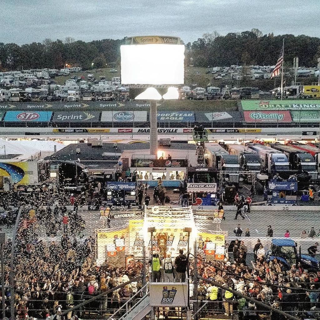 TriPushcart's tweet photo. great to see @jeffgordonweb get the win, never seen a race finish this dark w/ no lights @… https://t.co/IxHBdBV2eU https://t.co/NT8o1DUD40