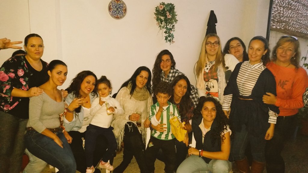 maribermu95's tweet photo. Cumpleaños Mpaz y Luci... Puntuación: 10 o más!! 👌👌😙😙  Magnifico día! https://t.co/dcytC3LMmY