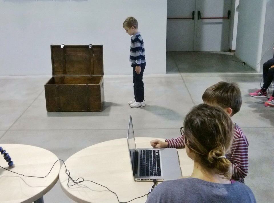 INVIDEO_Fest's tweet photo. Ecco alcune foto dal workshop per bambini di oggi @FDVLAB durante #Invideo2015 a cura di @MilanoFilmNet https://t.co/NsmIKitTtG
