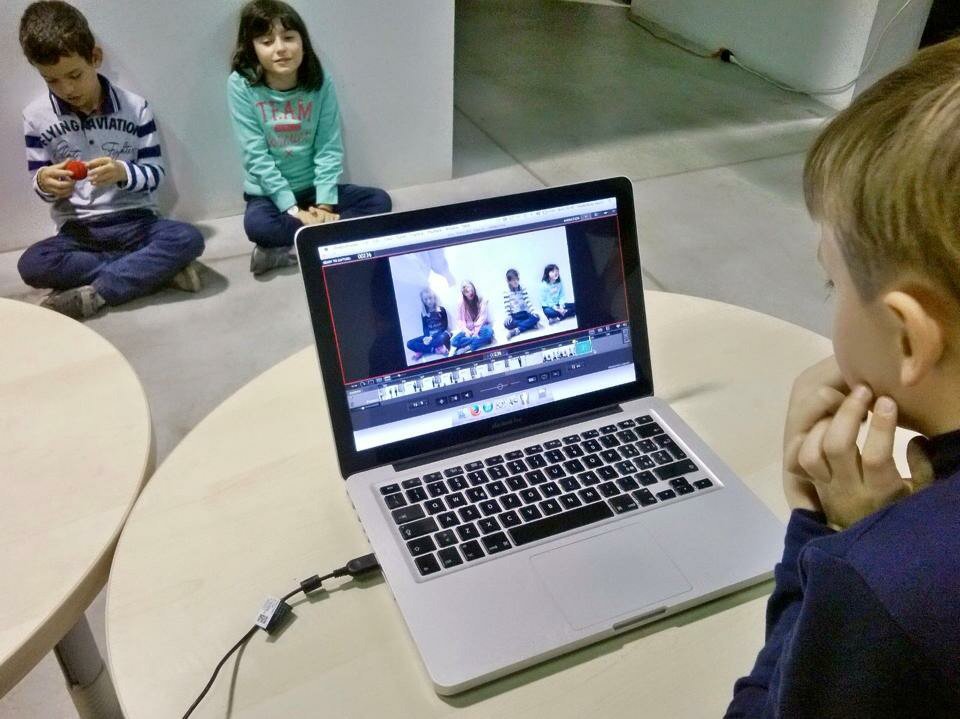 INVIDEO_Fest's tweet photo. Ecco alcune foto dal workshop per bambini di oggi @FDVLAB durante #Invideo2015 a cura di @MilanoFilmNet https://t.co/NsmIKitTtG