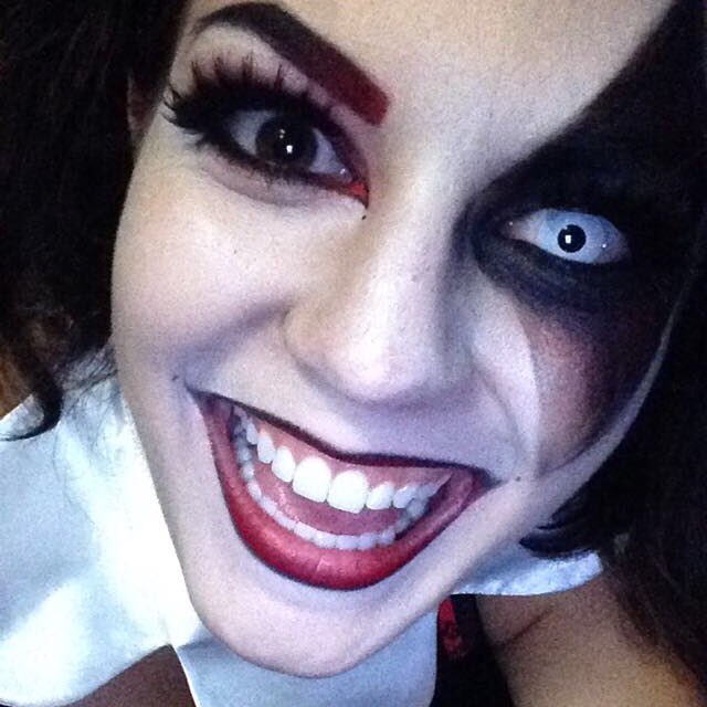 avkassman's tweet photo. "My boss likes me to wear a smile to work" -Harley Quinn #HappyHalloween #DCComics #PhantomPDX #Halloween @DCComics https://t.co/BN0mgISGgt