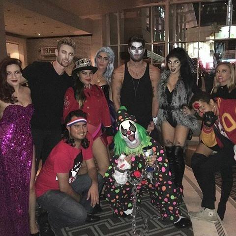 UglyLoveFans's tweet photo. #HappyHalloween #UglyLovers
#UglyLove #MilesArcher #NickBateman #MariaCorrigan #Friends https://t.co/fImS8VMvRV