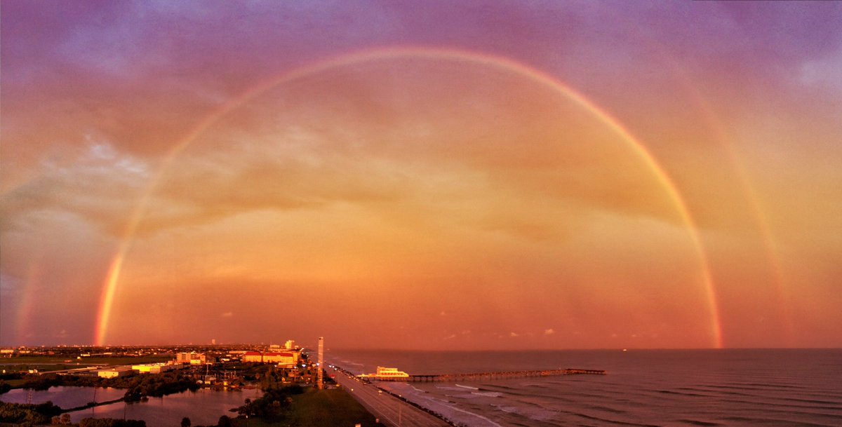 brianrivard's tweet photo. @Fox26Mike Rainbow Over Galveston Seawall. Photo by Tasha Rivard (Twitter/Instagram: @TashaRivard) https://t.co/FP6hG63Zzz