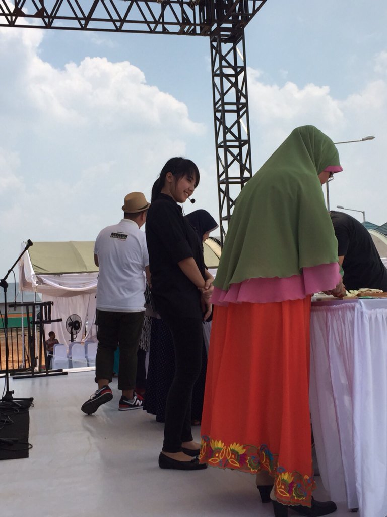 Luvitaho's tweet photo. They looked so enthusiastic! #Banjarmasin #1november2015 https://t.co/a37yDgeuaC