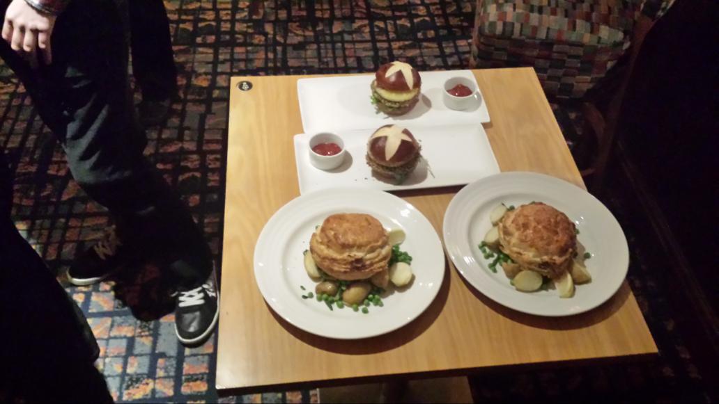 TTNWsalesstars's tweet image. Menu cook off and lock in mark 2 , teams working on charity events, tasty rewards n Christmas ideas. Team GnD rock.