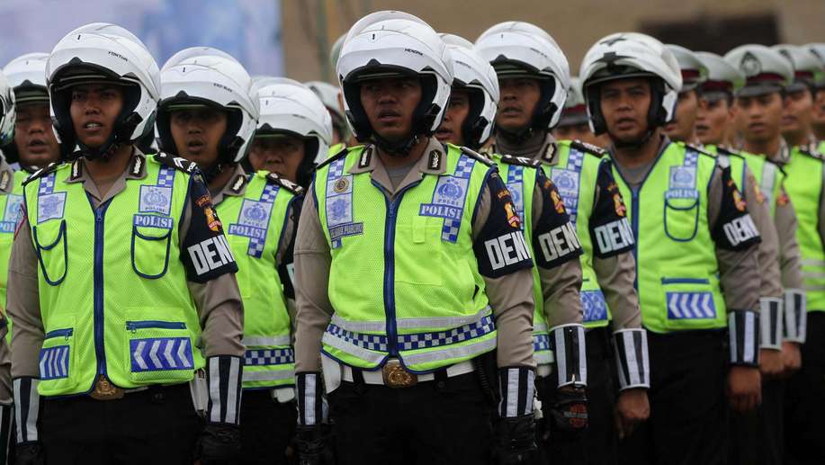 NOTHING RT <a href="/detikcom/">detikcom</a>: Kapolres dan Bintara Idol, Ayo Siapa Polisi Terbaik Menurut Anda de.tk/V2lLSG