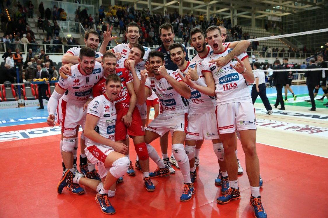 trentinovolley's tweet photo. Vittoria casalinga e primato solitario! Succede solo a chi ci crede! https://t.co/wPqU2xhuHZ