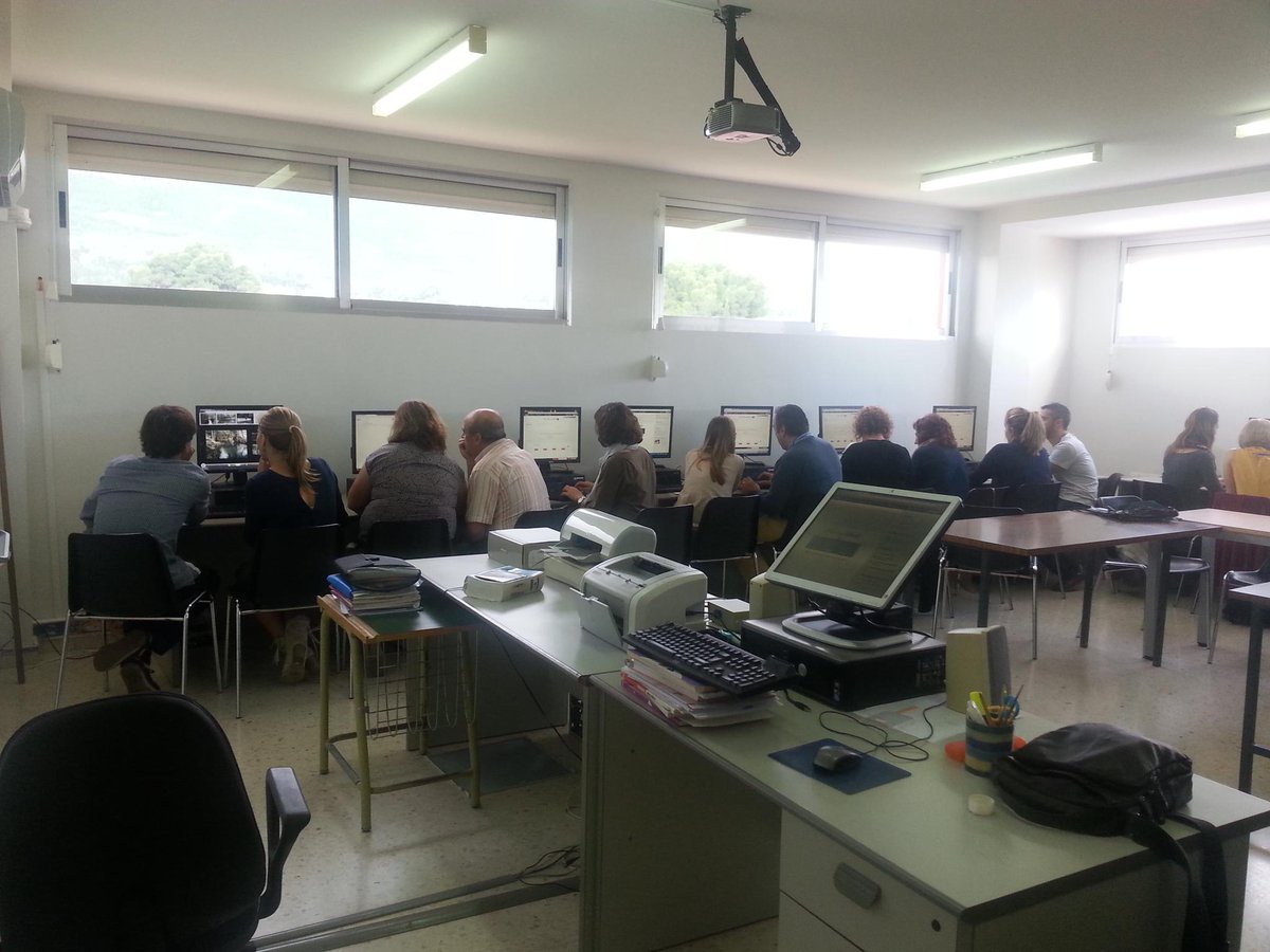 PaidosDenia's tweet image. #Smartmaths herramientas para #gamificacion paidos #kahoot ,#classdojo con @javiesping 
@sepiegob #erasmus+