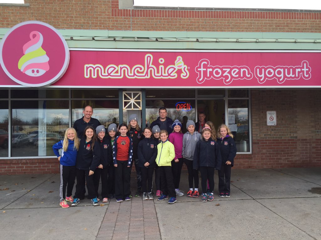 KristenFletch12's tweet photo. Thanks @MenchiesBellev for hosting our @FearBearcats Atom A team. https://t.co/JSbqHfK0DD