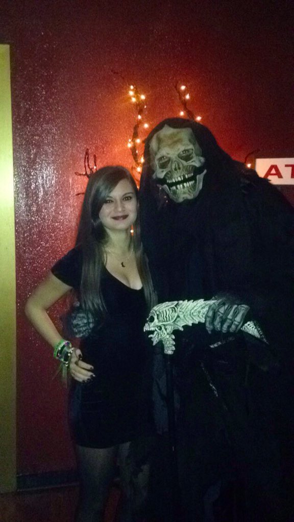 npappas6's tweet photo. Twins of the night💀
#halloween2015 #STARkast #elmsend https://t.co/00UWv9pntK