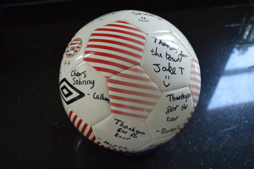 Lovely gesture from the Ryde Saints lads for repping their tour! Top club. #UTRS