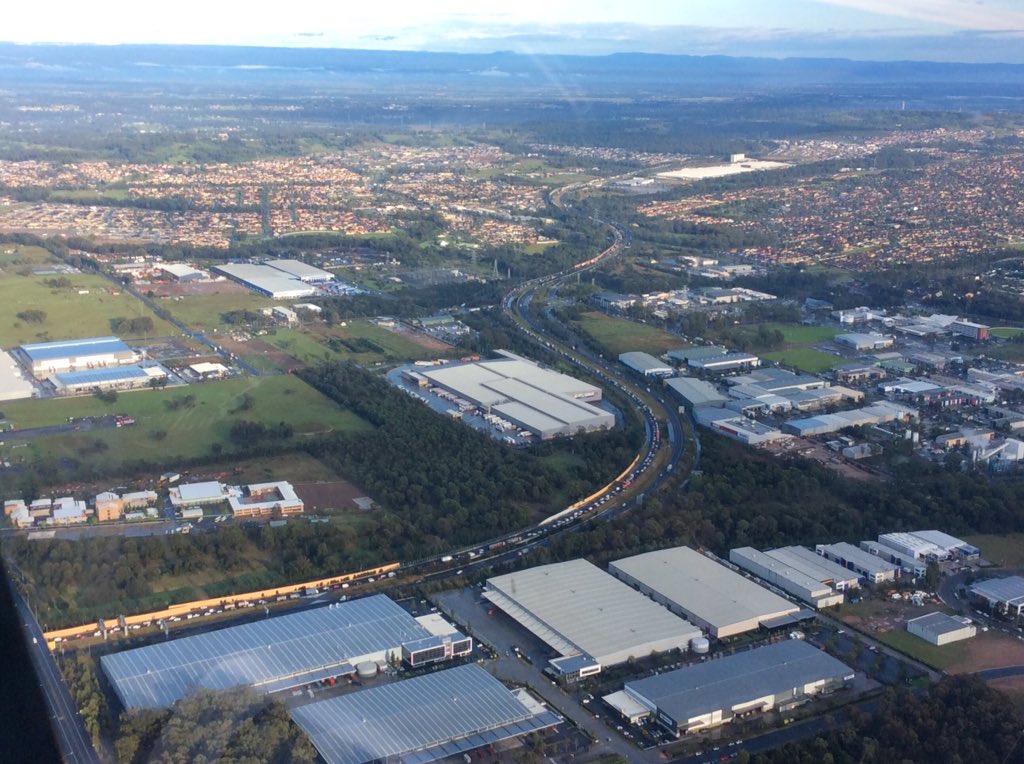 eeRamsay's tweet photo. #M7 accident, northbound @ Cowpasture Rd #SydneyTraffic #AustralianTrafficNetwork @GettrafficNSW #ATN @TheTodayShow https://t.co/XeYtREfqVl