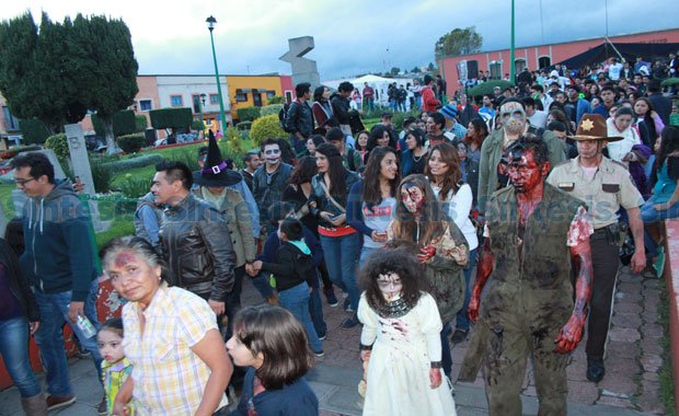 TlaxSintesis's tweet photo. #GALERÍA :: #ZombieWalkTlaxcala2015 :: 
Foto: @joakosancho 
@ZombieWalkTlax 
https://t.co/7MJWoXNdNc https://t.co/z6GPMzDkwN