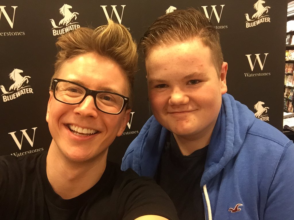 taylor_scott109's tweet photo. Today was so good, so worth the wait to meet @tyleroakley #BINGE #BingeTour #BluewaterTylerMeetup https://t.co/LIHAvxhRh4