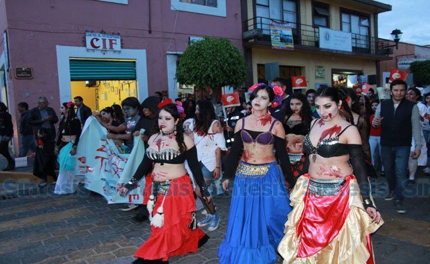 TlaxSintesis's tweet photo. #GALERÍA :: #ZombieWalkTlaxcala2015 :: 
Foto: @joakosancho 
@ZombieWalkTlax 
https://t.co/7MJWoXNdNc https://t.co/DlRETDLQcz