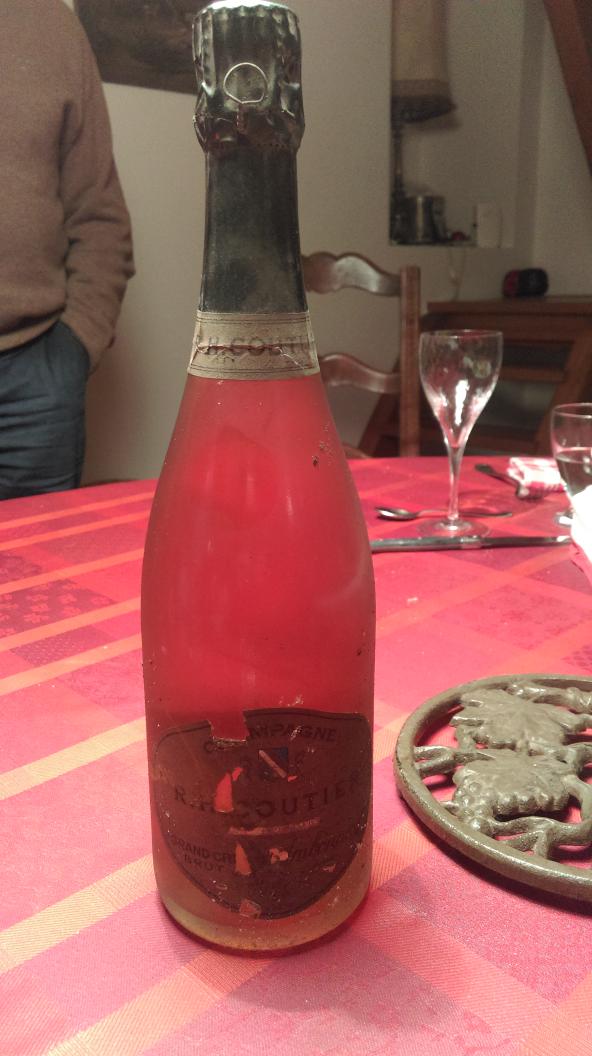 AntoineCoutier's tweet photo. Special tasting tonight rosé 1985, #backhome  @RHCOUTIER  #oldvintage #champagne #ambonnay  #1985 #oldlabelling https://t.co/bE1wtkEOR5
