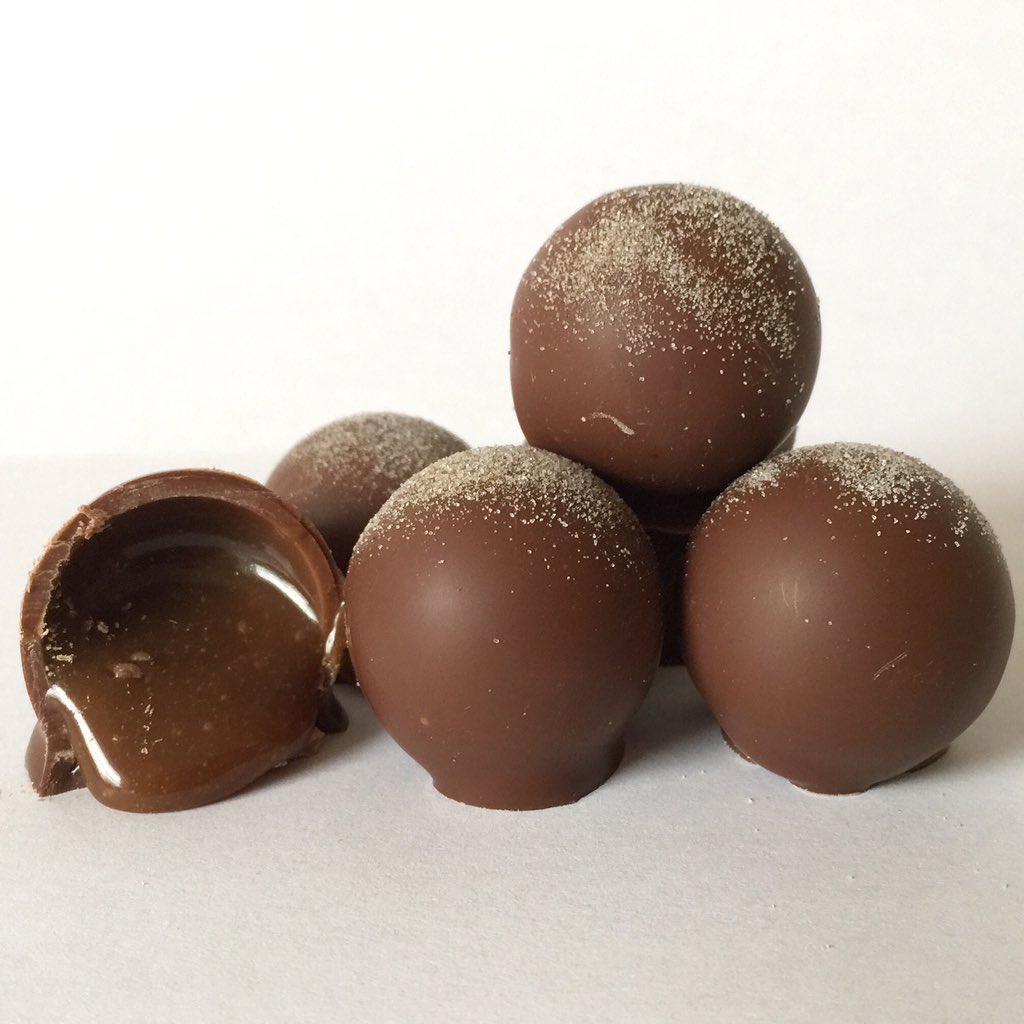 KakebuaAS's tweet photo. Sjokoladekuler fylt med salt karamell❤️ https://t.co/DHNSeFrWUS