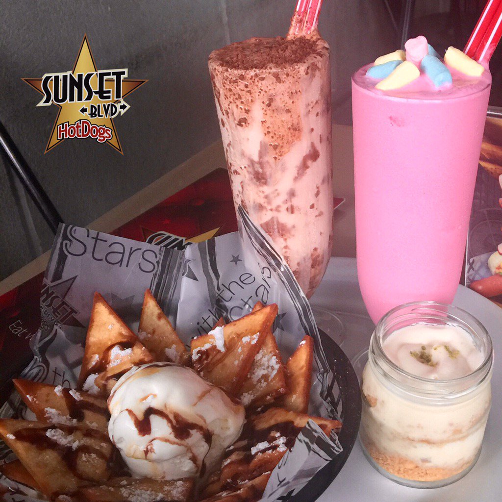 SunsetHotDogs's tweet image. Después de nuestros #hotdogs y #hamburguesas antójate de nuestros postres o #malteadas, son un final feliz. #yummy