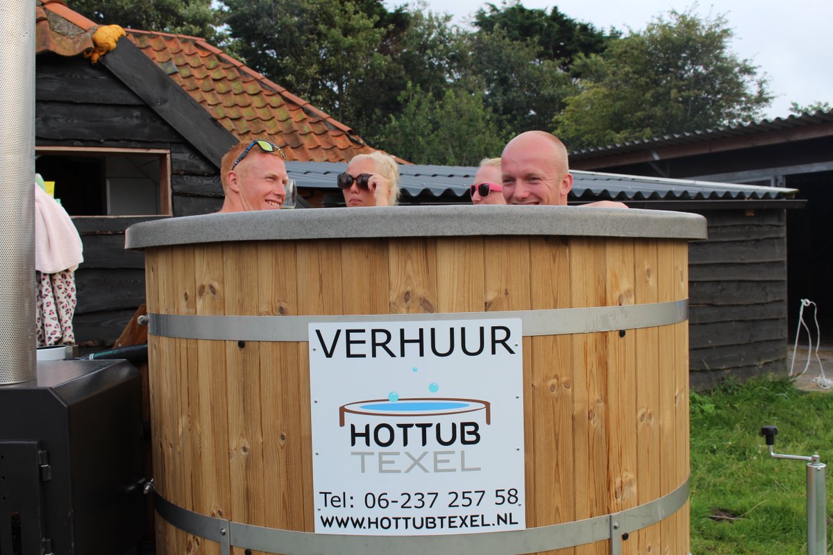 HottubTexel's tweet photo. Neem een kijkje op https://t.co/0eJQZVmW5f voor de mogelijkheden! #hottubverhuur #hottubtexel https://t.co/L42J0Fp9BF