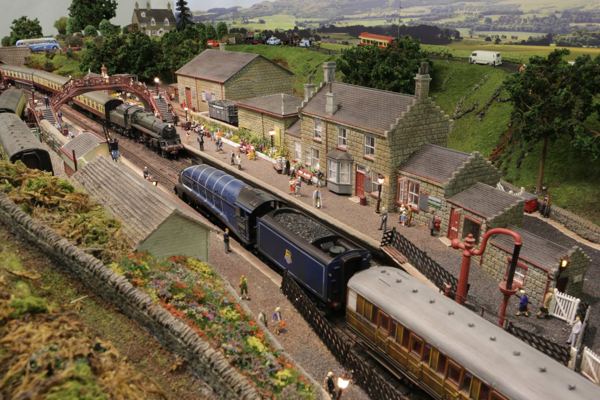 Up &amp; Coming show. Saturday 14th &amp; Sunday 15th November. Retford Town Hall, Market Square DN22 6ED Open from 10am.