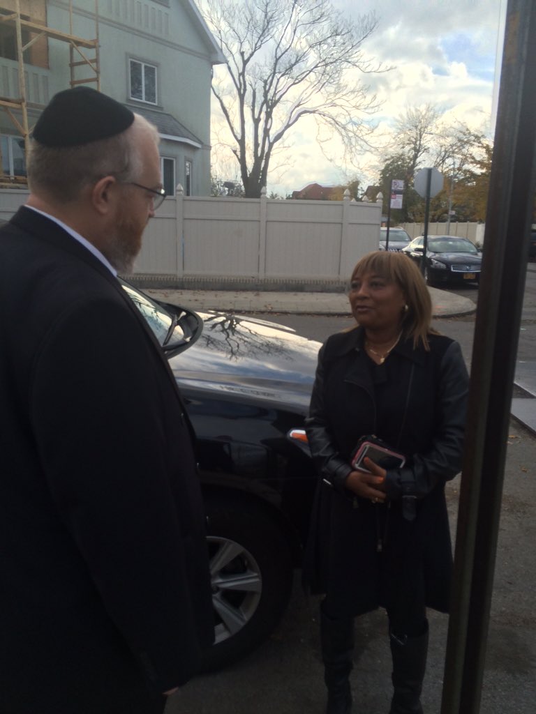 askbooboo's tweet photo. Thank You @MarkTreyger718 @PinnyDee for introducing @harris4assembly to the Sea Gate Community Good Luck on Nov. 3 https://t.co/dwwtAOZs8t