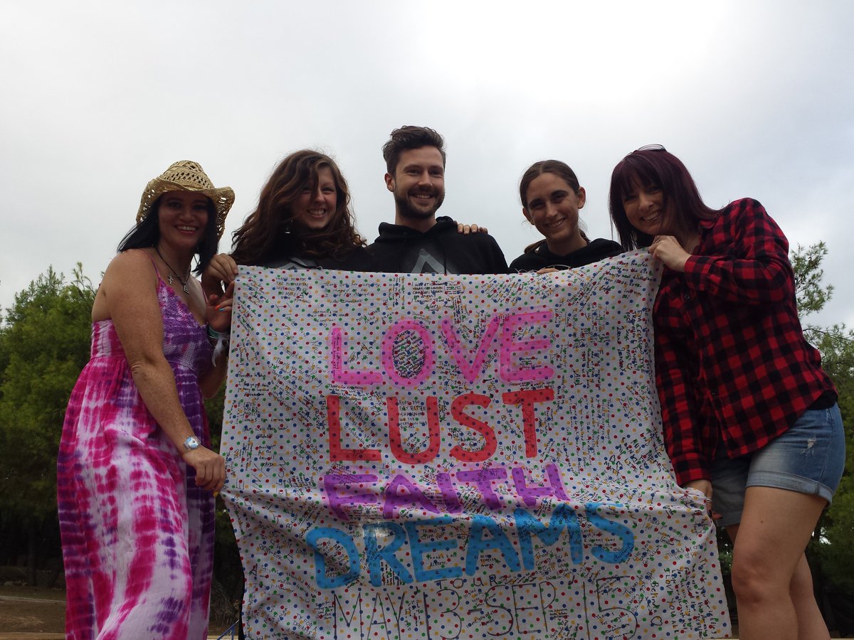 clare666's tweet photo. @natsh14 @Btina_B @30SECONDSTOMARS @evans_lily17 @adventure The flag in #Spain &amp; #Greece
@30STSPAIN @EchelonGRE :D https://t.co/zl7FzcF2AR