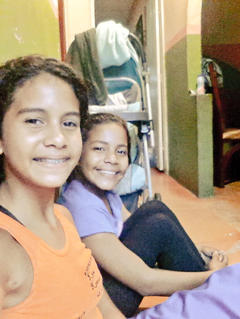 AngelicaMagr22's tweet photo. #Princesa
#Amarte
#Tocalla
;) :* :) https://t.co/3T85FMatSd