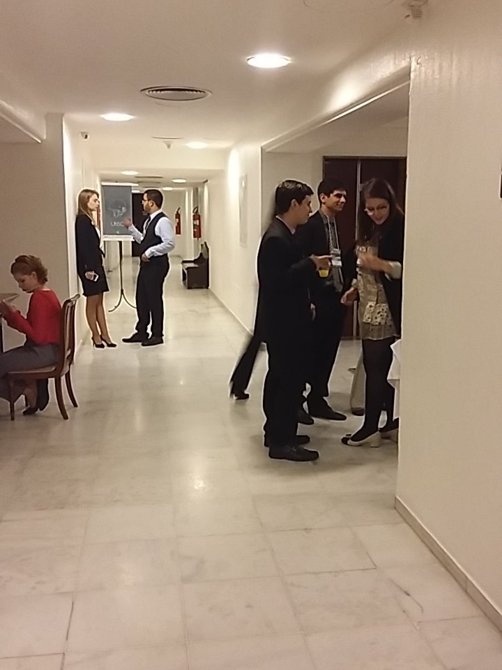 pressufrgsmun's tweet photo. #nyt Delegates of the #UNSC find the only place the discussion flows: outside the committee... #wewantaresolution https://t.co/BVoqFawqqN