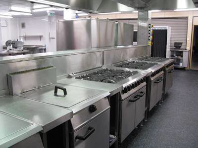 FunkyPuffaFish's tweet photo. Good evening #EnglandHour we provide Nationwide #KitchenDeepCleaning & extract cleaning to TR19 standards. π‘ https://t.co/EqkdwItFv9