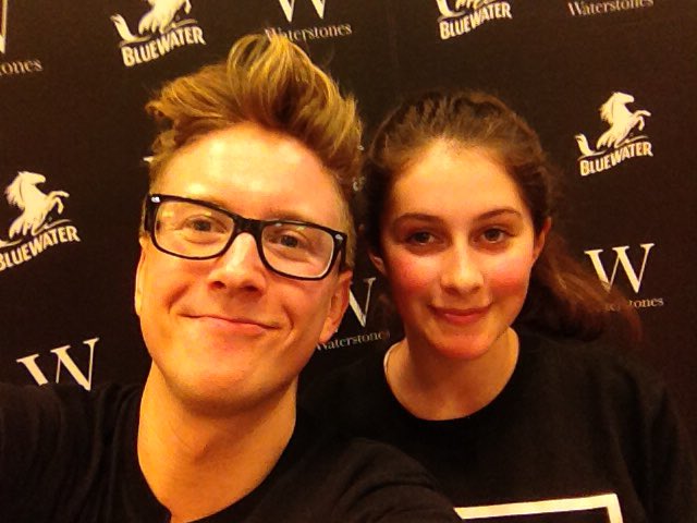 Emi_rose25's tweet photo. I met @tyleroakley #bingebooktour #bingebook #BluewaterTylerMeetup #bingetour https://t.co/0tTcITFbSc