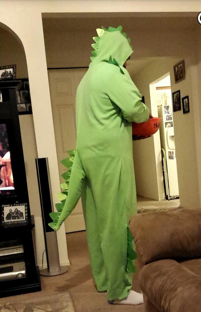 lister2323's tweet photo. #power1067trickortweet #Dinosaur #ItsWhatStepDadsDo #iAmPower1067 @Power1067 @DoubleJsOnAir https://t.co/xY5MCN40VU