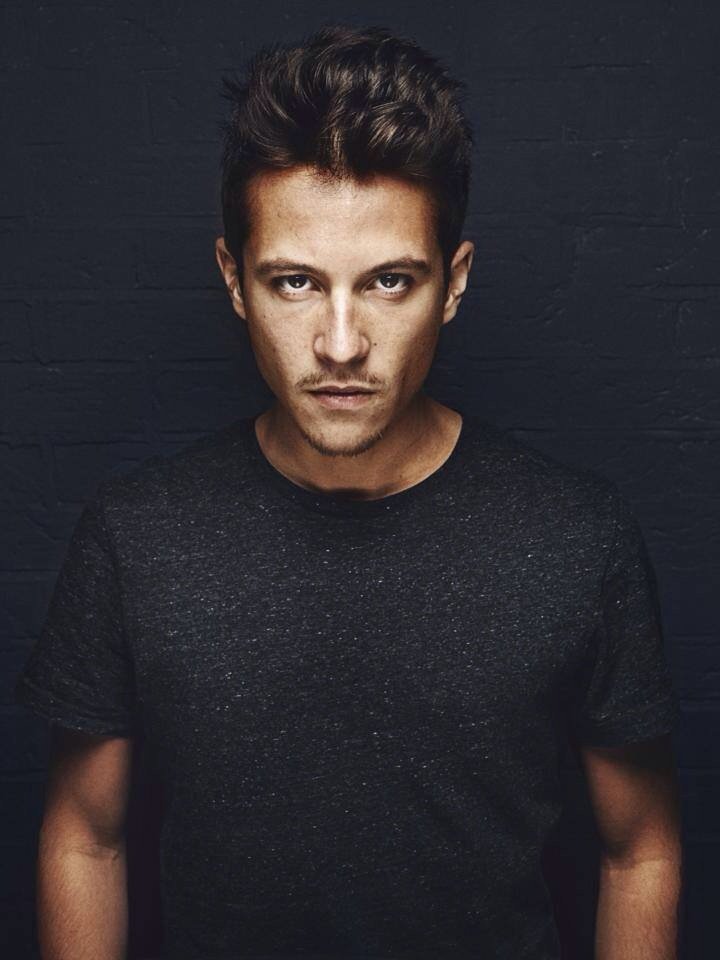PhrasesdeNekfeu's tweet photo. Sur ce compte, je place toutes les meilleurs punchline de Nekfeu. Rt et Fav mes tweets, mais surtout follow moi. https://t.co/kF0mPnecGM