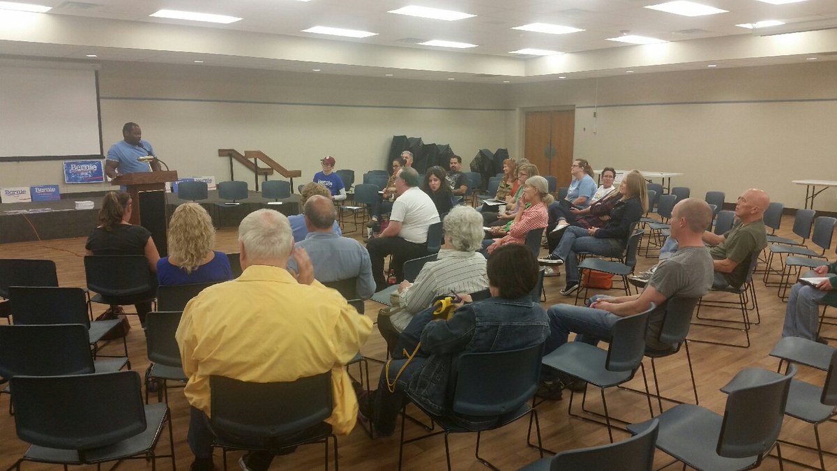 CCforBernie's tweet photo. People joining together for a cause. 
#FeelTheBern 
#Grassroots https://t.co/72IwtuJ6wb