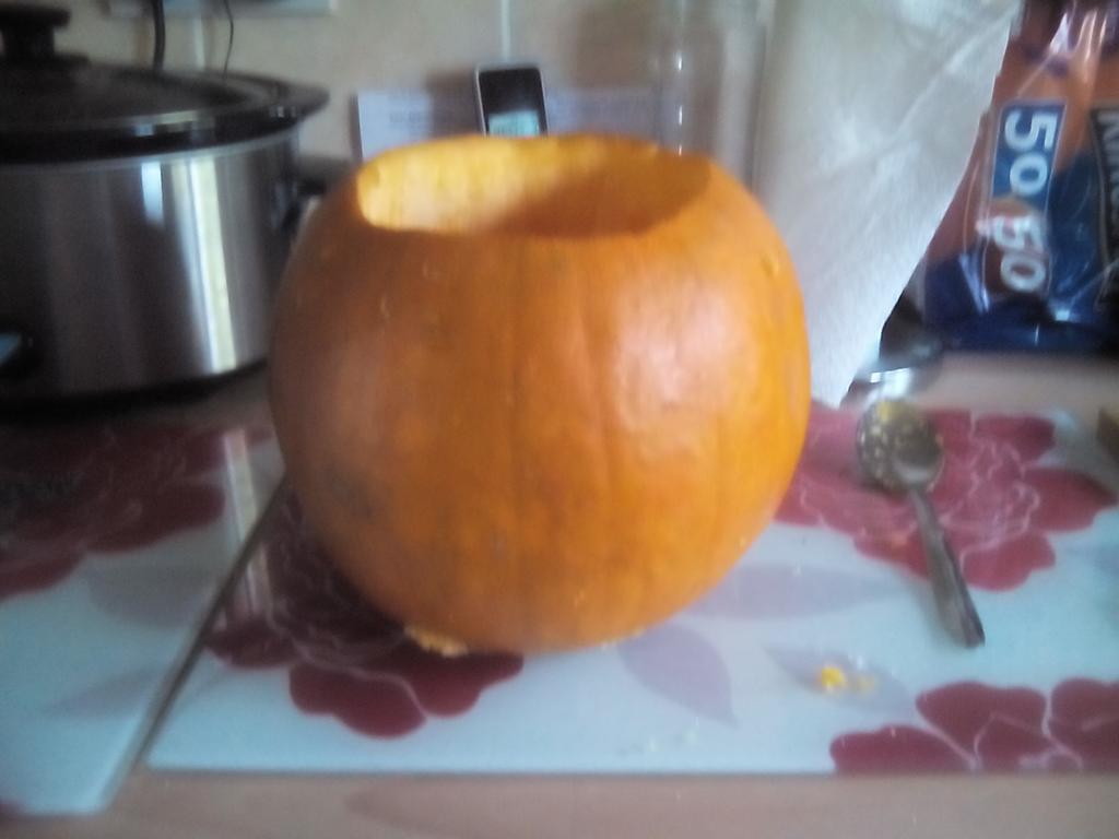 minecraftdan213's tweet image. Pumpkin carving time!!!