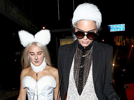 People On Twitter Kendall Jenner Dressed As Lady Karl Lagerfeld For Halloween Https T Co Nyuardnd7e Https T Co Zm6rjrw8jk