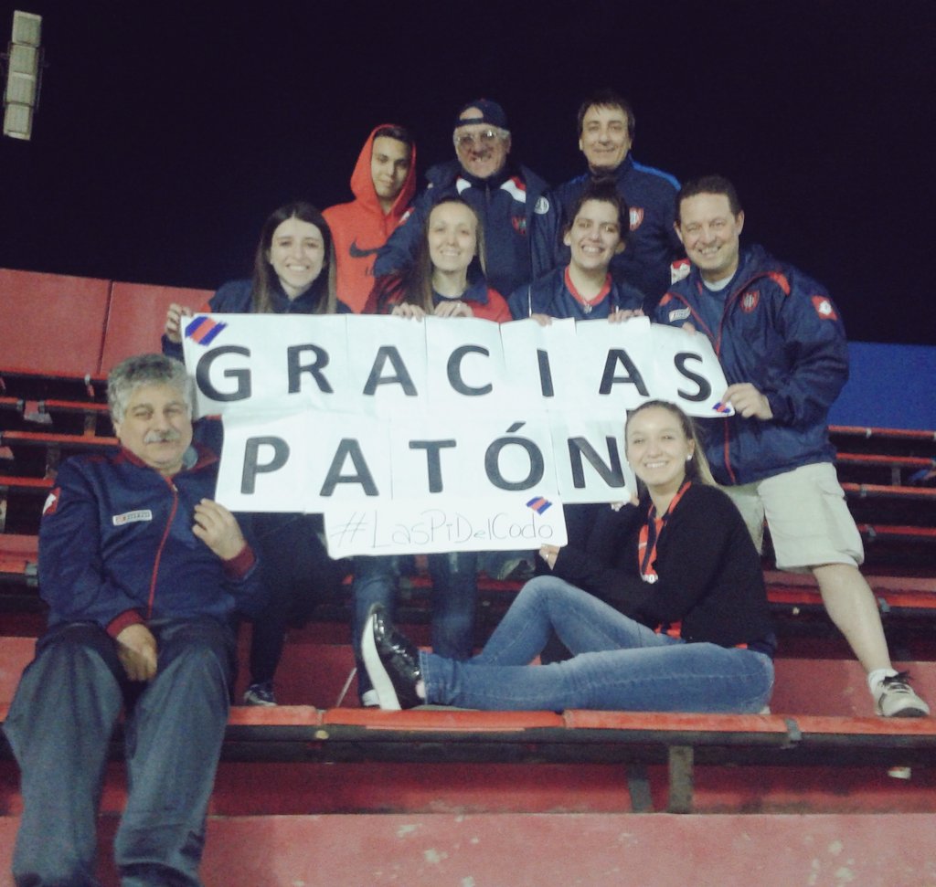 RocioStorino's tweet photo. Oioioioi oioioioi es el equipo del paton! Eternos soldados del paton. #GraciasPaton #LasPiDelCodo https://t.co/efHOt7hory