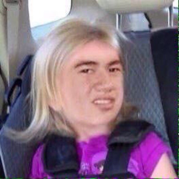 rowysoirvine's tweet photo. Begging 5sos for photos https://t.co/pOgoOfn0M8