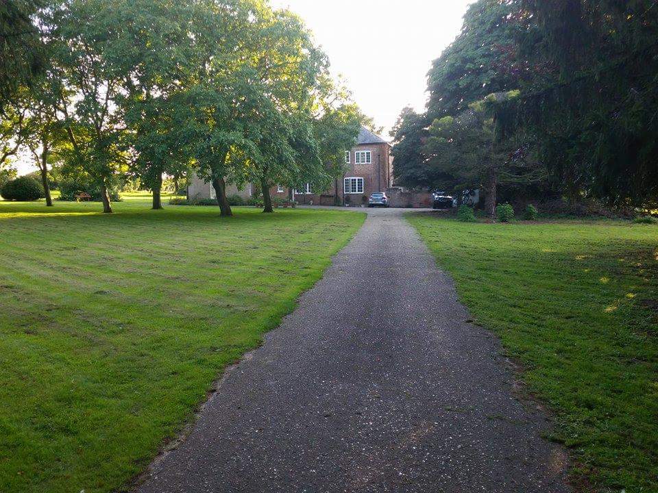 PrivateChefPete's tweet photo. Entrance to Red Lodge Country House https://t.co/HzjXafQgUa