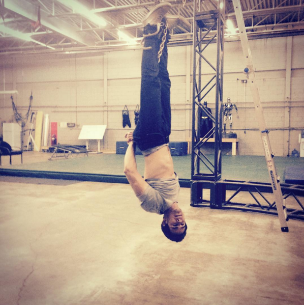 ShadowhuntersTV's tweet image. RT if you’re just hanging out ‘till the premiere of #Shadowhunters. (via @lucescu)