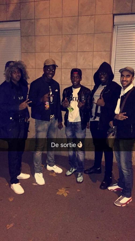 juxosono's tweet photo. Yaura tout les gars si ya toute tes bitchease🔞💰...#Lp https://t.co/aiURDw5tKA