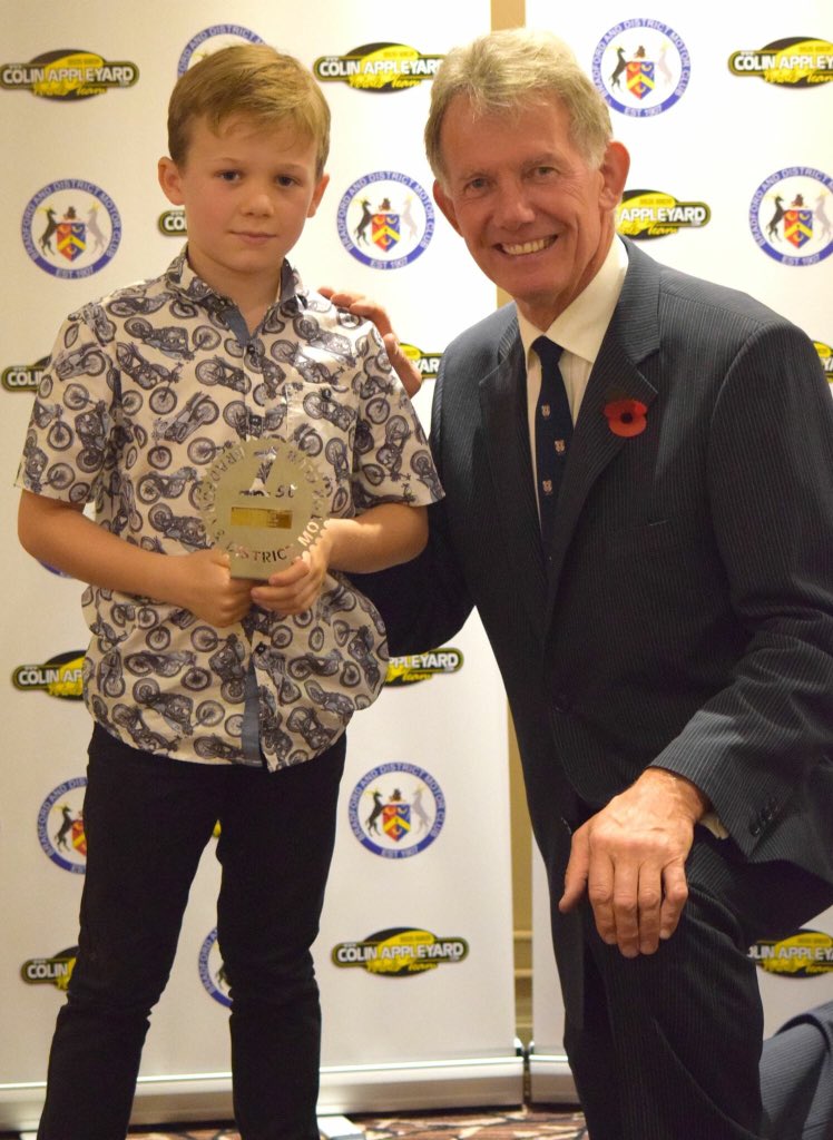 Mylestrials's tweet photo. @BradfordTrials awards with the @iom_tt legend #NickJefferies @OSETbikes @AppyBikes https://t.co/Sjjj7qdRN5