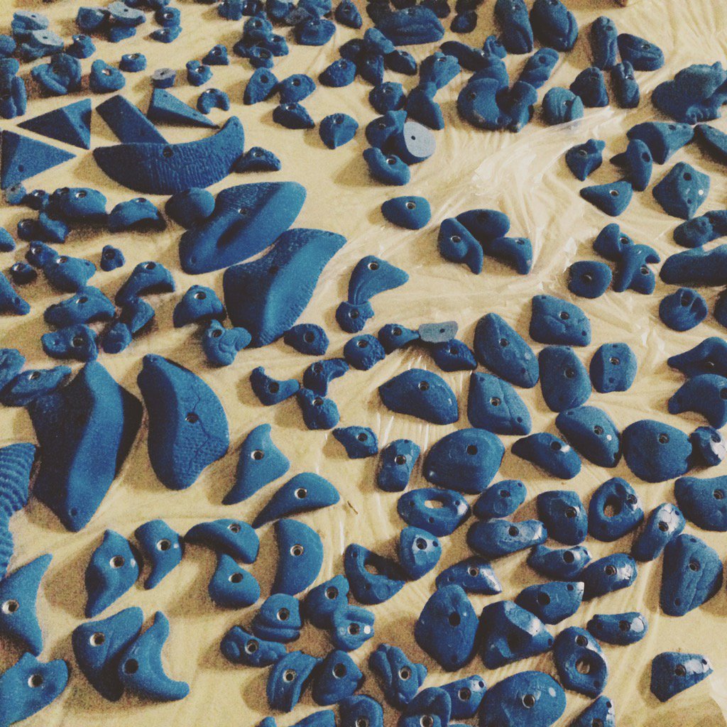 VincentLuk_'s tweet photo. fake rocks @ClimbBasecamp #routesetting @BlueWolf_Pack1 #timelapse https://t.co/C6pF09n9Ll
