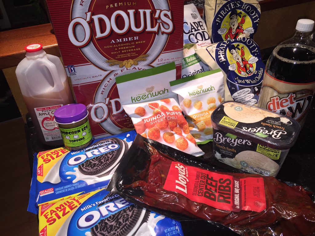 APPLESToNEPiX's tweet photo. Last night was a #FeastNight:
#BBQribs🍖
#SoberDrinx🍻
#RootBeerFloat🍨
#HalloweenCandy🍫
#CHiPS🍟
<#SpookyStreambinge<🎃> https://t.co/OmMVvxUj6r