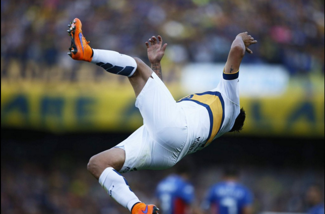 BolavipAr's tweet photo. Boca lleva tantos años sin salir campeón que los jugadores no tienen idea de como festejar. https://t.co/hrdxqsWjaP