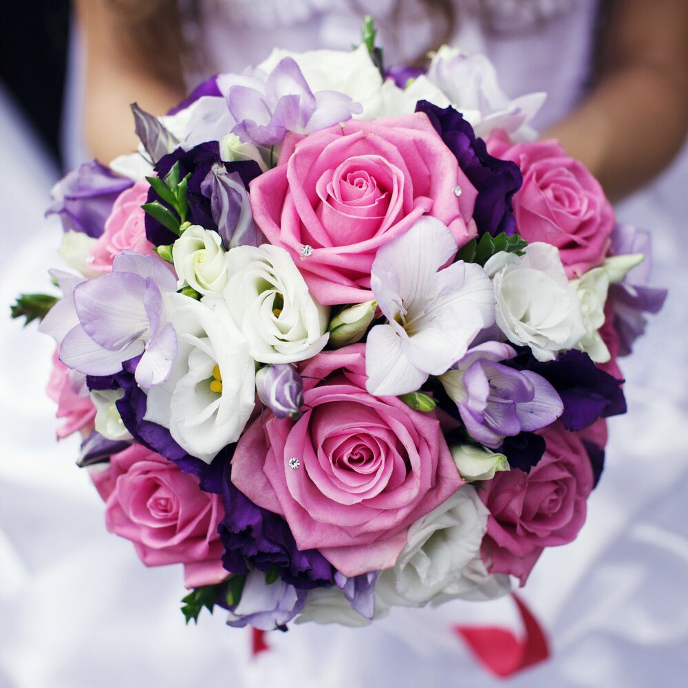 sensiblebride's tweet photo. Bridal bouquet with just a touch of #sparkle💎 #bling #bridalbouquet #bridalfun #weddingphotography #sensiblebride https://t.co/PdKU3KQUPR