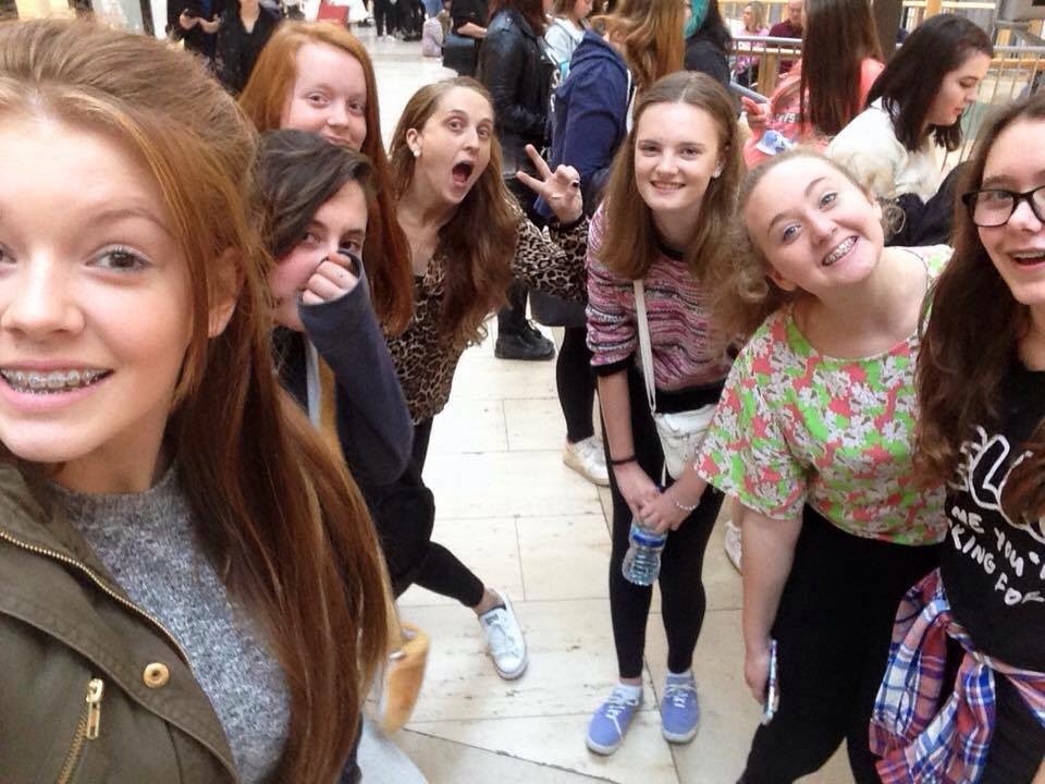 mygstruths's tweet photo. Met this amazing bunch, such a great day, so worth the 6 1/2 hour wait😍 tysm ty #BluewaterTylerMeetup https://t.co/mtCwfrqePy